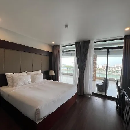 Moon Halo Hotel