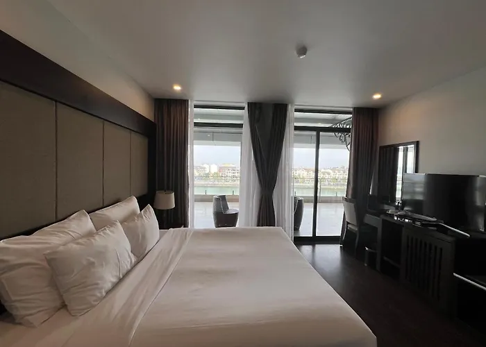Hotel Moon Halo