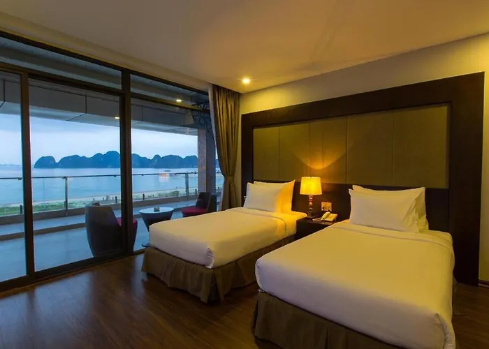 Moon Halo Hotel